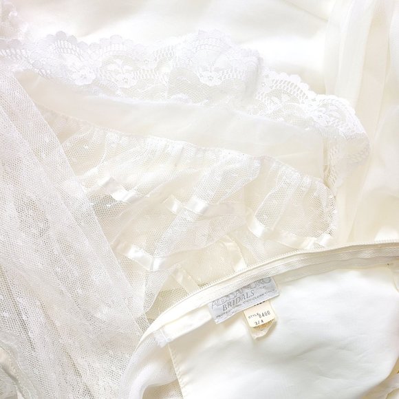 Vintage 80’s Alessandro Bridals white lace wedding dress with train - Picture 7 of 7